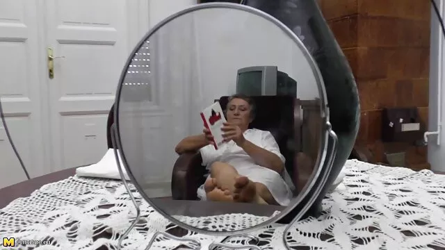 Flaco adolescente enjabonado mujeres cojiendo por el ano hasta masaje y mierda