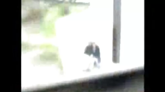Morena de piernas largas juega con cogiendo por el ano su chocho
