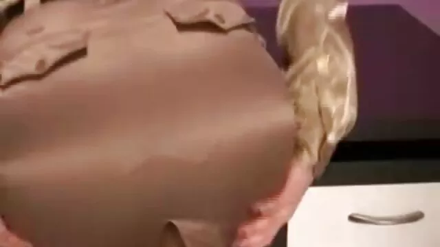 Femdom asegura a hombre con ataduras de cuero por el ano xxx