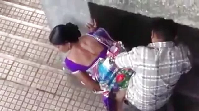 Mi follando por el ano linda novia asiento trasero mamada