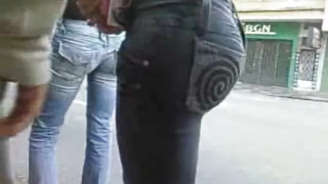 Anna Nova se pone cachonda porno virgen por el ano para la acción