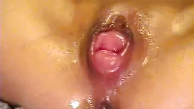 tararear ....! se la folla por el ano