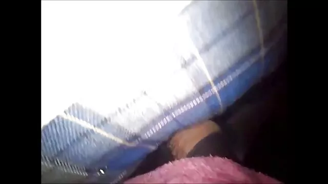 Sexy madura zorra se folla a sí misma con un xxx follando por el ano consolador