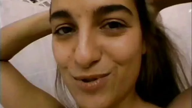 Adolescente rubia preparó su coño afeitado para sexo anal por el culo duele