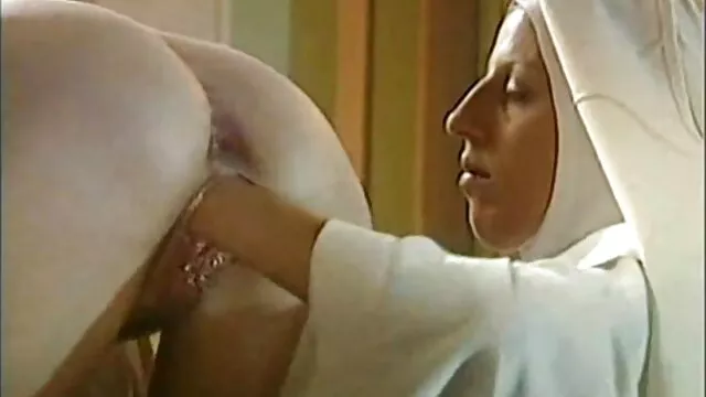 La tetona follando a mi hermana por el ano Merilyn Sakova (Anya Zenkova) se aceitó (Parte I).