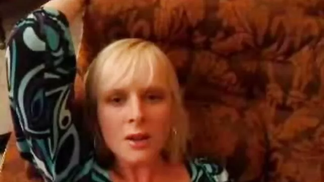 A Adriana le gustan los golpes anales intensos. penetradas por el ano