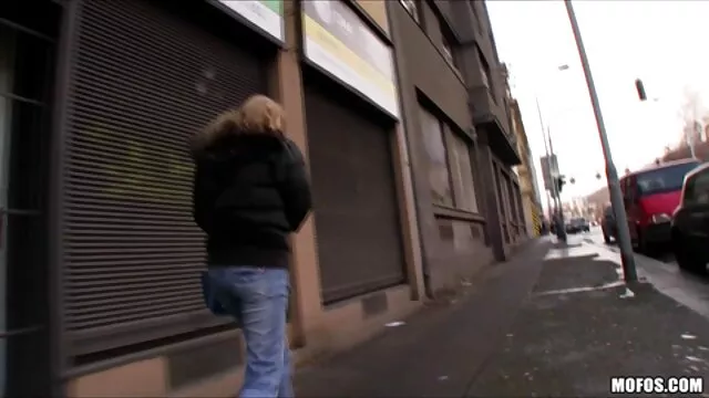 puño y follar metiendose cosas grandes por el culo